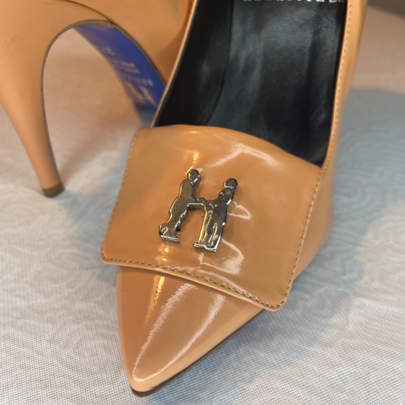 Hadleigh’s Glossy Tan Pump Heels - Picture 3 of 6